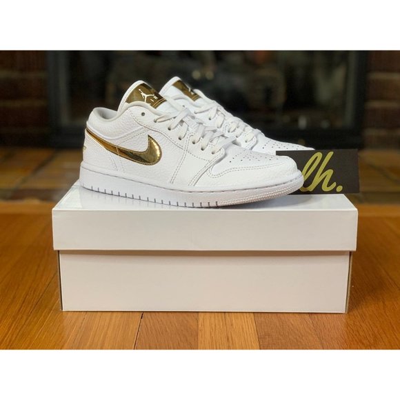 Size 7 w Air Jordan 1 Low "White Metallic Gold" - Picture 4 of 5